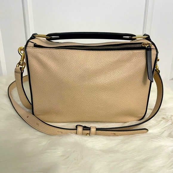 Marc Jacobs Tan Crossbody Bag with Gold Hardware - Picture 2 of 4